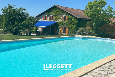 Maison à vendre à ST PRIVAT EN PERIGORD  - 8 pièces - 100 m² 