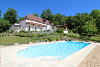 Maison &agrave; vendre &agrave; CREYSSE Saint-Pierre-de-Chignac - 7 pi&egrave;ces - 213 m&sup2; 