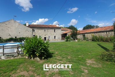 Maison à vendre à LA FORET SUR SEVRE Sud Ribray - 10 pièces - 283 m² 