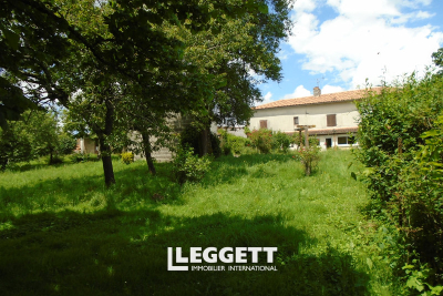 Maison à vendre à PRESSAC  - 6 pièces - 117 m² 