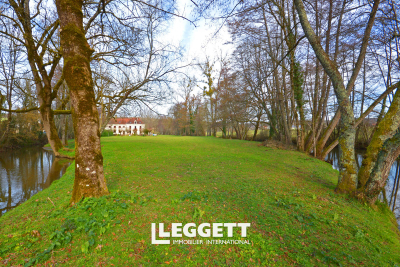 Maison à vendre à ST MEDARD D EXIDEUIL  - 10 pièces - 348 m² 