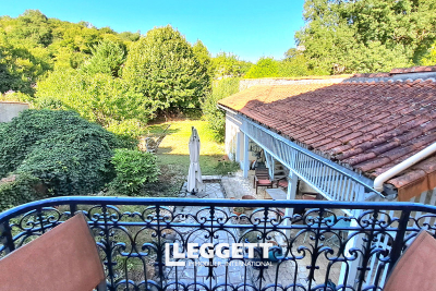 Maison à vendre à LA ROCHEFOUCAULD-EN-ANGOUMOIS  - 8 pièces - 270 m² 