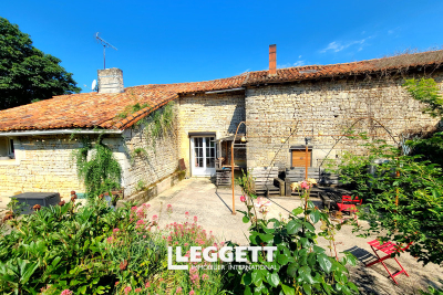 Maison à vendre à NANTEUIL EN VALLEE  - 8 pièces - 182 m² 