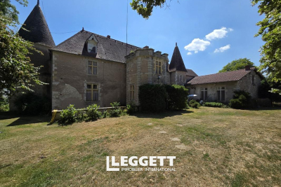 Maison à vendre à VICQ  - 10 pièces - 356 m² 