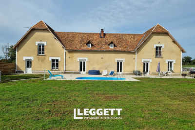 Maison à vendre à MONTMORILLON  - 8 pièces - 308 m² 