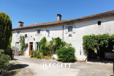 Maison à vendre à CHAMPAGNE LE SEC  - 7 pièces - 206 m² 