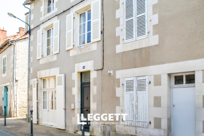 Maison à vendre à MONTMORILLON  - 8 pièces - 148 m² 