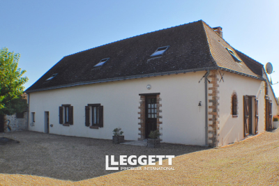 Maison à vendre à NOYANT Baumette (Zone Naturelle) - 7 pièces - 137 m² 