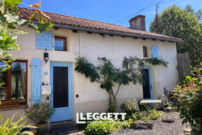 Maison à vendre à ADRIERS  - 9 pièces - 196 m² 