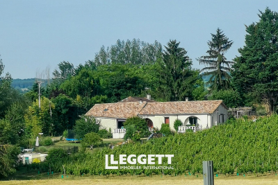 Maison à vendre à LOUBES BERNAC  - 6 pièces - 196 m² 