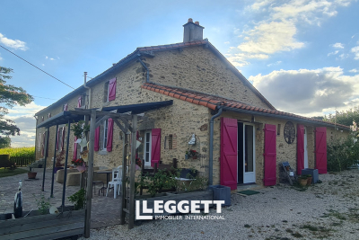 Maison à vendre à immobilier LE BUSSEAU  - 13 pièces - 251 m² 