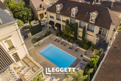 Commerce à vendre à SARLAT LA CANEDA  - 40 pièces - 2029 m² 