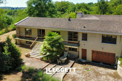 Maison à vendre à CIVRAY  - 9 pièces - 323 m² 