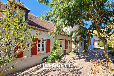 Maison à vendre à AINAY LE CHATEAU  - 6 pièces - 202 m² 