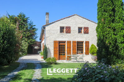 Maison &agrave; vendre &agrave; ST MARTIN DE JUILLERS  - 8 pi&egrave;ces - 250 m&sup2; 