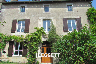 Maison à vendre à SOMMIERES DU CLAIN  - 5 pièces - 179 m² 