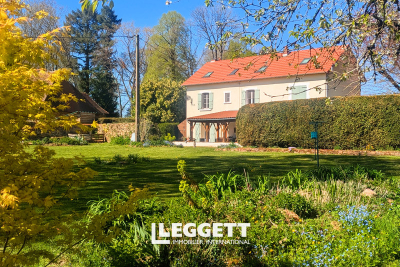 Maison à vendre à ST YRIEIX LA PERCHE  - 10 pièces - 260 m² 