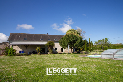 Maison à vendre à LA TOUR ST GELIN  - 7 pièces - 367 m² 