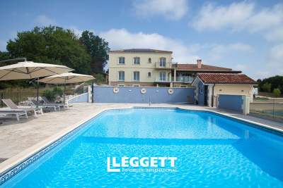 Maison à vendre à STE LIVRADE SUR LOT  - 19 pièces - 485 m² 