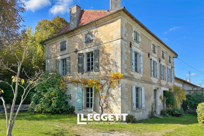 Maison à vendre à ST SEVERIN  - 8 pièces - 297 m² 