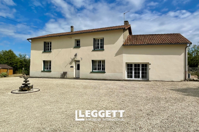 Maison à vendre à CHATEAU GARNIER  - 7 pièces - 197 m² 