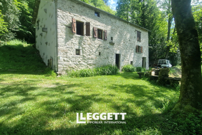 Maison à vendre à BRASSAC  - 9 pièces - 167 m² 