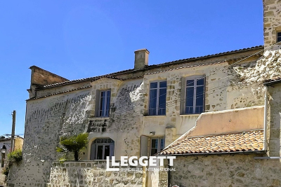 Maison à vendre à BOURG  - 6 pièces - 300 m² 