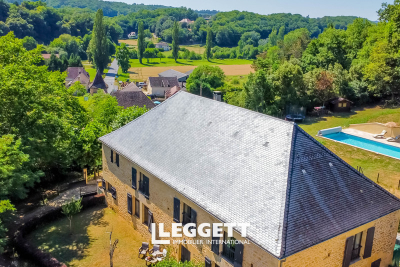 Maison à vendre à STE NATHALENE  - 11 pièces - 398 m² 