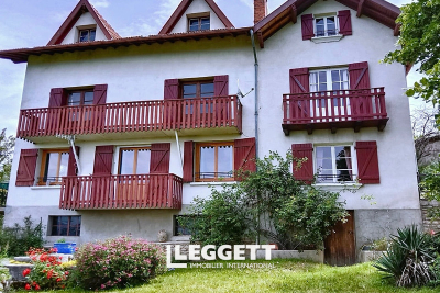 Maison à vendre à VOLLORE VILLE  - 10 pièces - 251 m² 