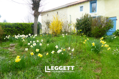 Maison à vendre à LA CHAPELLE BATON  - 6 pièces - 128 m² 