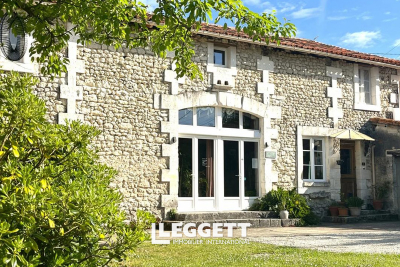 Maison à vendre à NANTEUIL AURIAC DE BOURZA  - 9 pièces - 285 m² 