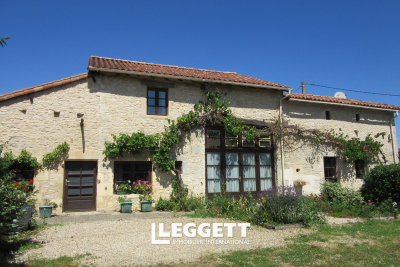 Maison à vendre à SAVIGNE  - 10 pièces - 229 m² 