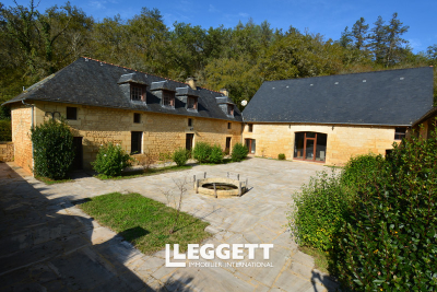 Maison à vendre à SARLAT LA CANEDA  - 9 pièces - 290 m² 
