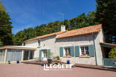 Maison à vendre à DERCE  - 7 pièces - 210 m² 