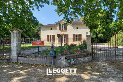 Maison &agrave; vendre &agrave; ST SARDOS  - 10 pi&egrave;ces - 260 m&sup2; 