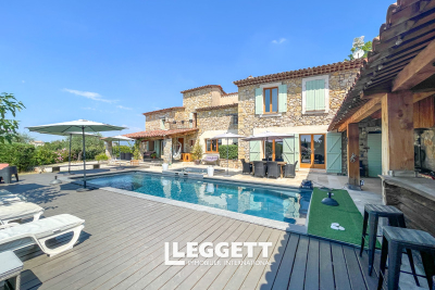 Maison à vendre à MONTAUROUX Pignans - 6 pièces - 284 m² 