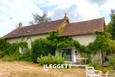 Maison à vendre à VESDUN  - 10 pièces - 281 m² 