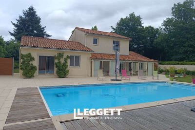 Maison à vendre à COUTRAS  - 10 pièces - 248 m² 
