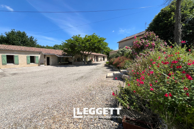 Maison à vendre à LES LEVES-ET-THOUMEYRAGUE  - 31 pièces - 610 m² 