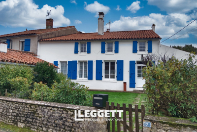 Maison à vendre à LES VELLUIRE-SUR-VENDÉE L'Île-d'Olonne - 10 pièces - 347 m² 
