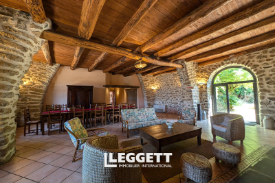 Maison à vendre à CASTANET-LE-HAUT Blayac - 15 pièces - 519 m² 