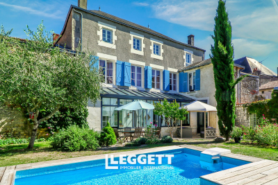Maison à vendre à CIVRAY  - 10 pièces - 345 m² 