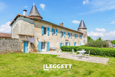 Maison à vendre à CIVRAY  - 7 pièces - 290 m² 