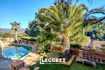 Maison à vendre à ST-CYR-SUR-MER  - 8 pièces - 180 m² 