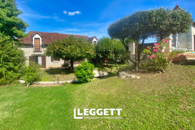 Maison à vendre à BOURDEILLES  - 8 pièces - 230 m² 