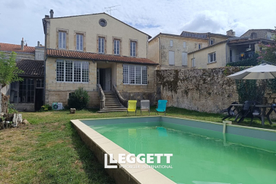 Maison à vendre à COUTRAS  - 9 pièces - 250 m² 