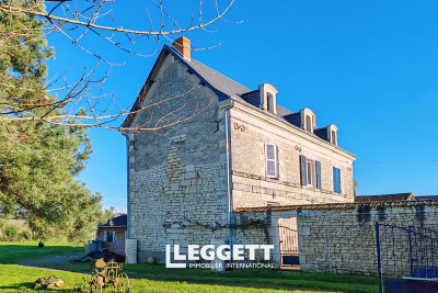 Maison à vendre à ST GERVAIS LES TROIS CLOC  - 6 pièces - 149 m² 