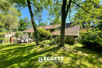 Maison à vendre à LOUBES BERNAC  - 10 pièces - 339 m² 