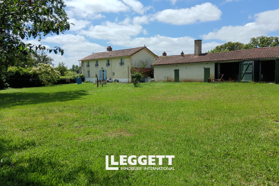 Maison à vendre à AVAILLES LIMOUZINE  - 9 pièces - 168 m² 