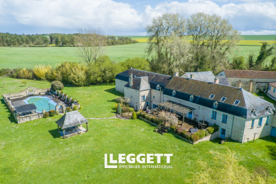 Maison à vendre à MAULAY  - 15 pièces - 592 m² 